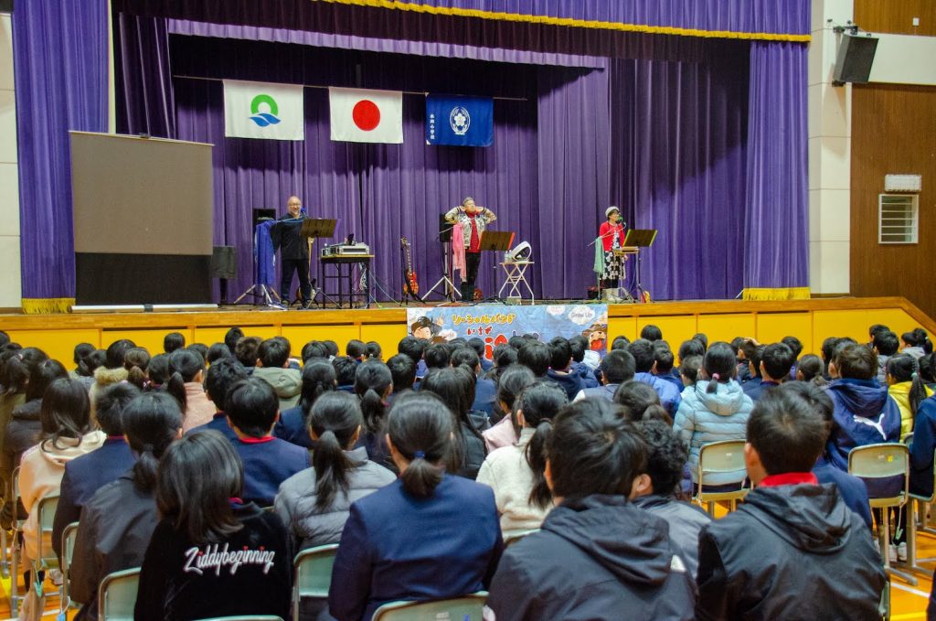 大飯郡 本郷小学校にてトーク&ライブをさせていただきました♪