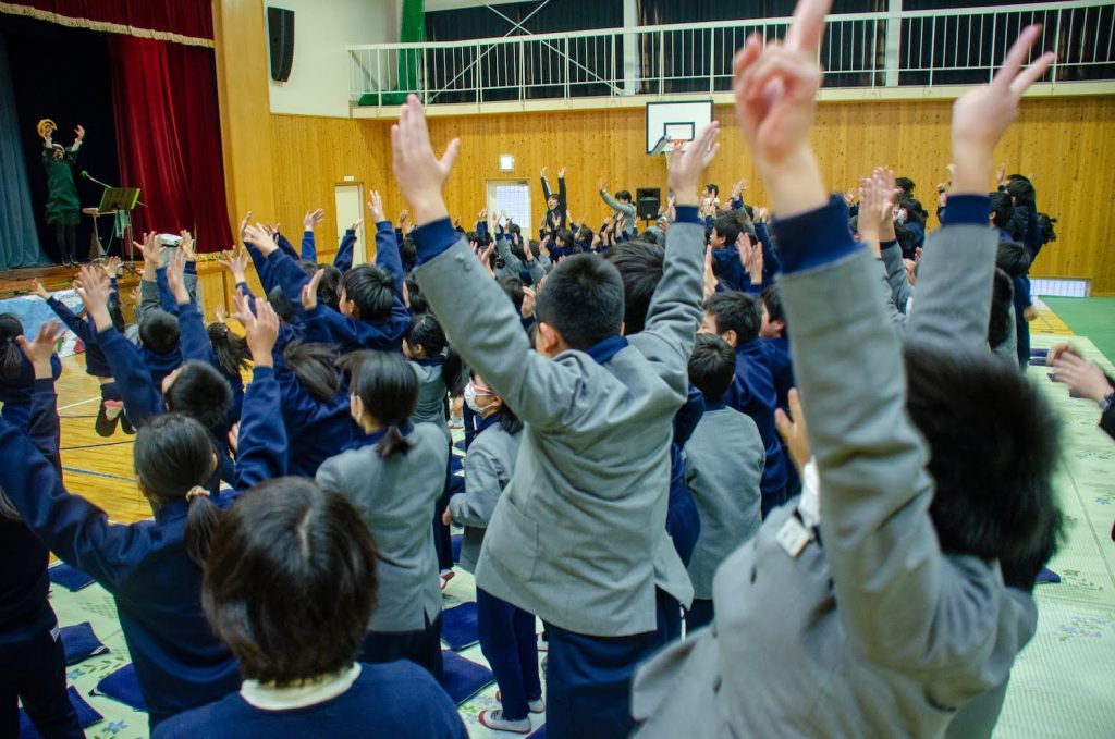 徳島県つるぎ町立 貞光小学校にてトーク＆ライブをさせていただきました♪